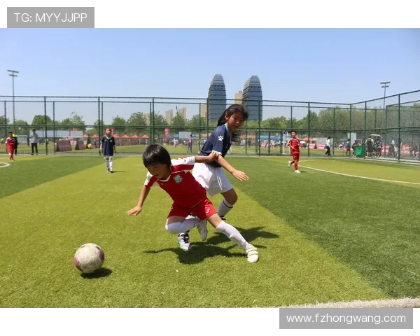 追梦绿茵场：一位足球运动员从青训到巅峰的非凡精彩励志成长之旅